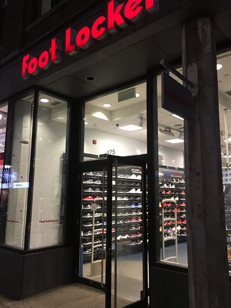 Foot Locker in Eaton Centre: Montreal, Quebec .